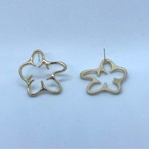Large open flower gold earrings NWOT